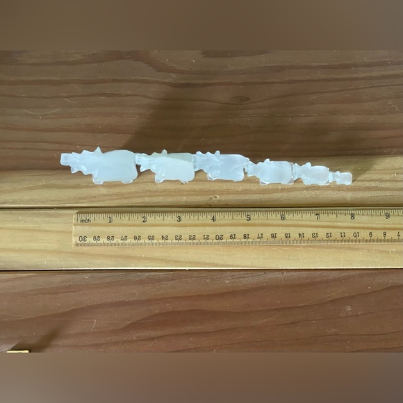 Carved White Quartz Parade 6 Elephants Figurines Graduating 0.7-2” - Picture 3 of 8